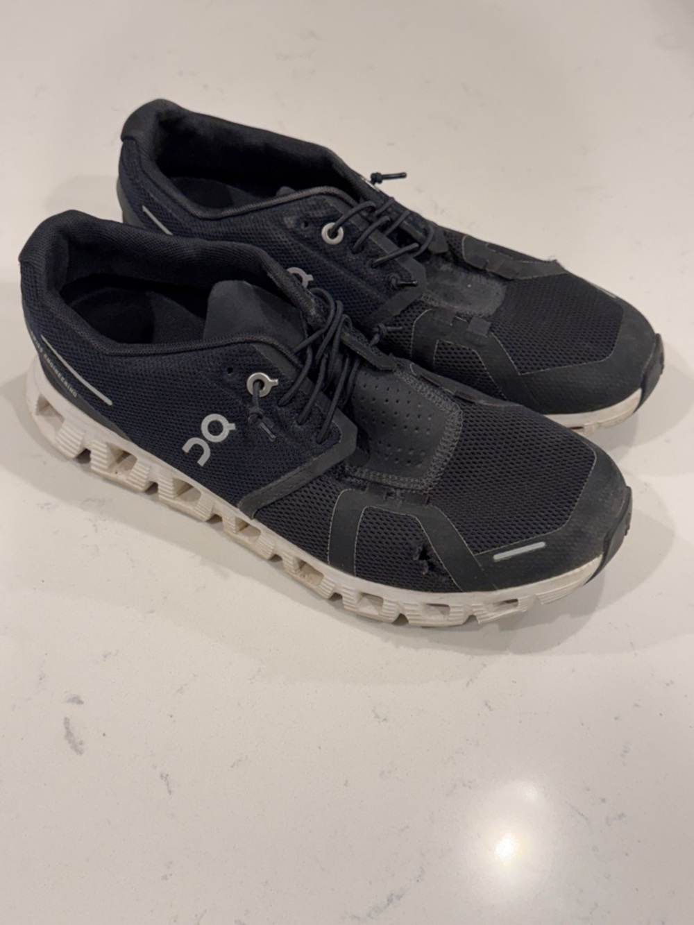On Running women’s Black and White Cloud Athletic on clouds athletic shoes sz 7